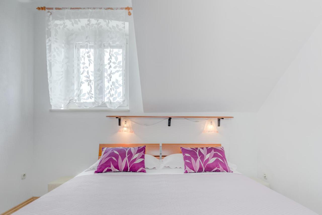Apartment Obala Bol