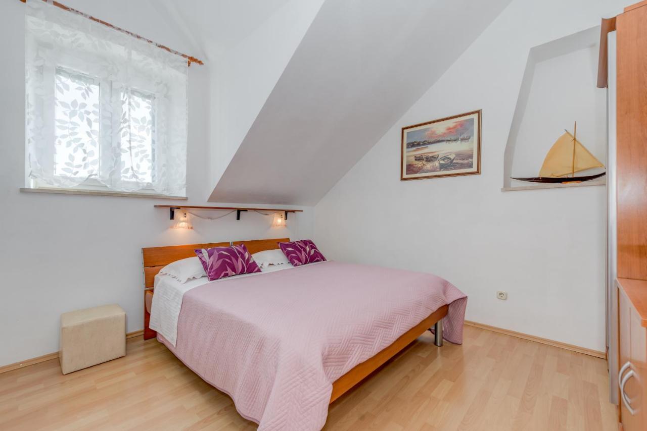 Apartment Obala Bol