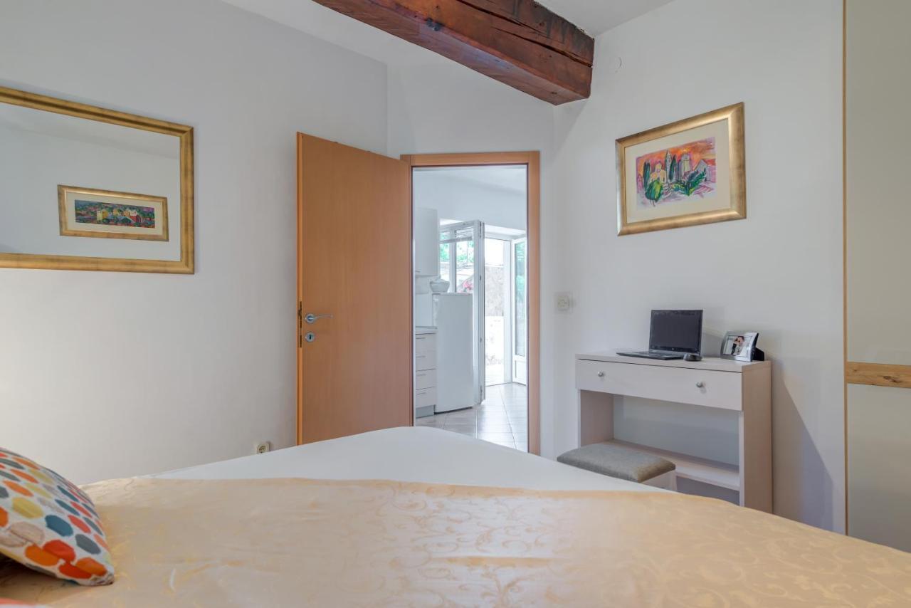 Apartment Obala Bol