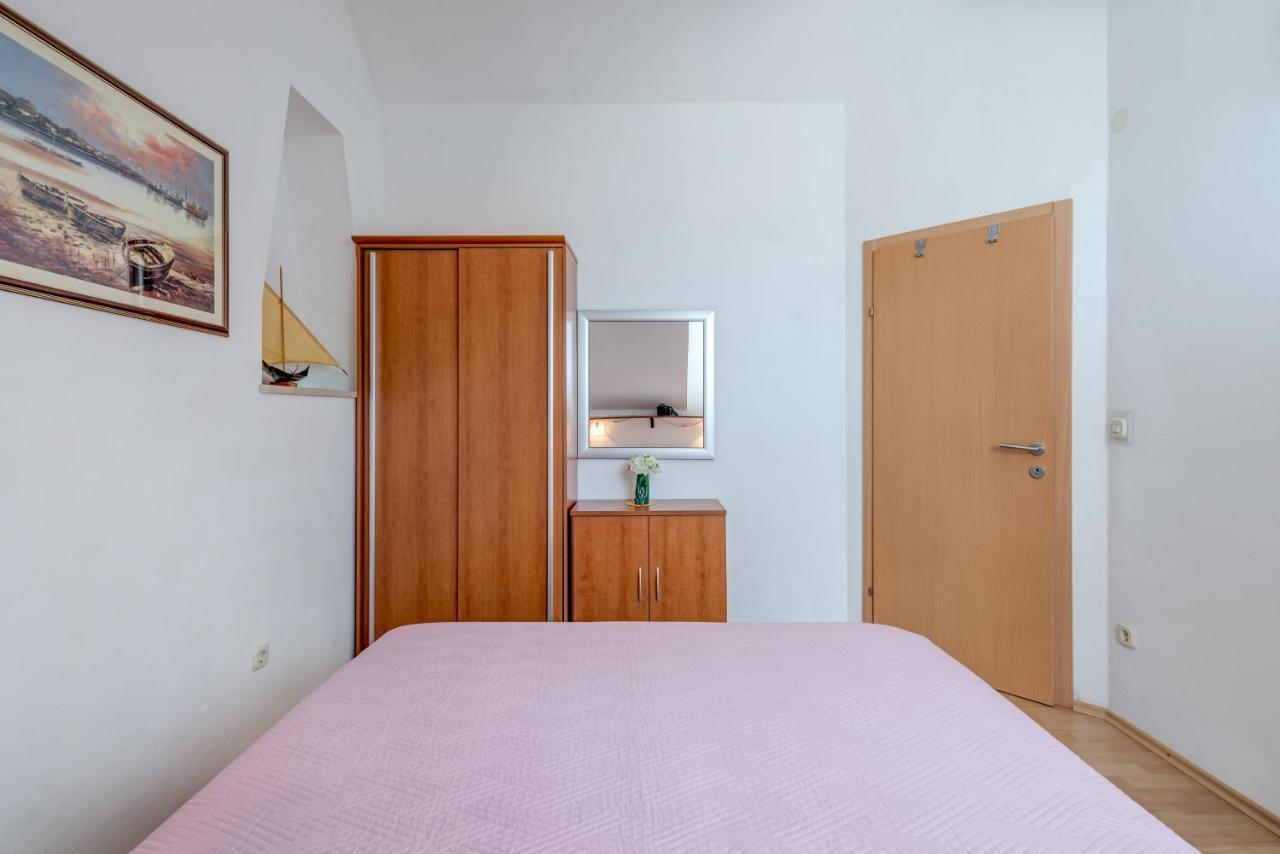 Apartment Obala Bol