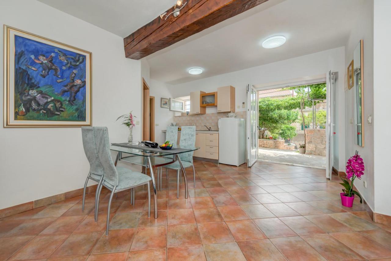 Apartment Obala Bol