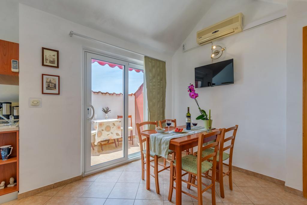 Apartment Obala Bol