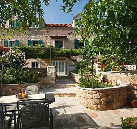 Apartments Obala Bol Pokoj fotografie
